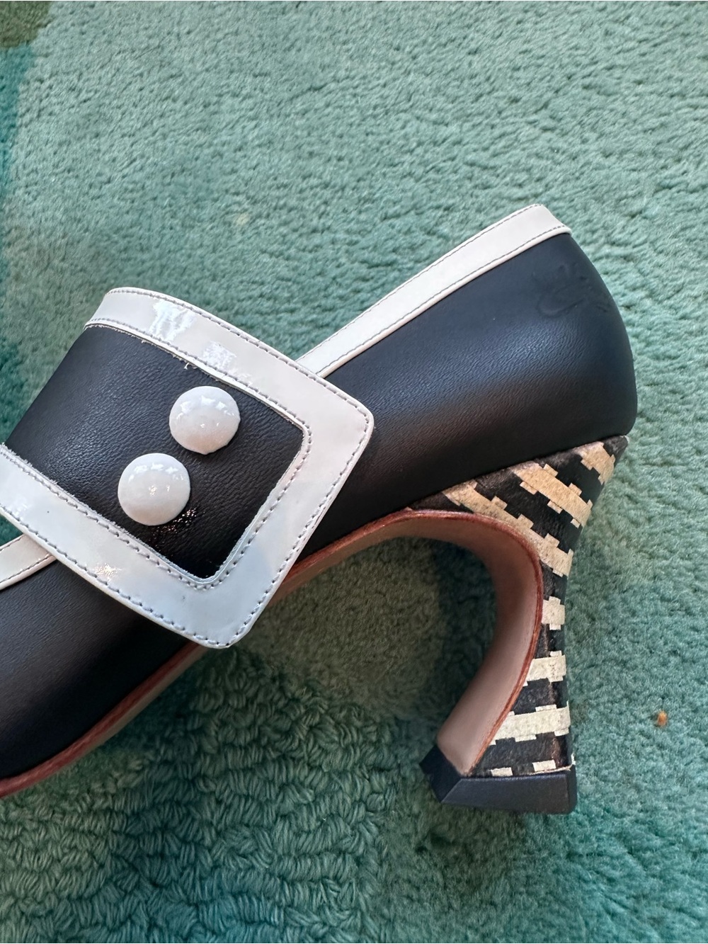 Fluevog NEW IN BOX Big Presence Zewde black/cream wide strap retro heel- 9 - Picture 10 of 16